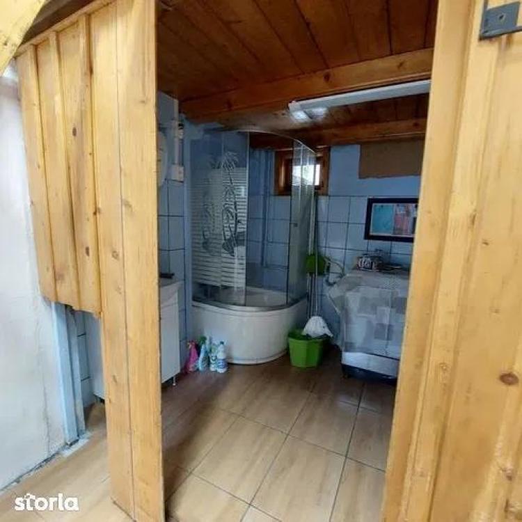 Garsoniera de 14 metri pătrați din Cluj, cu patul deasupra băii | Cât costă să o închiriezi 792822