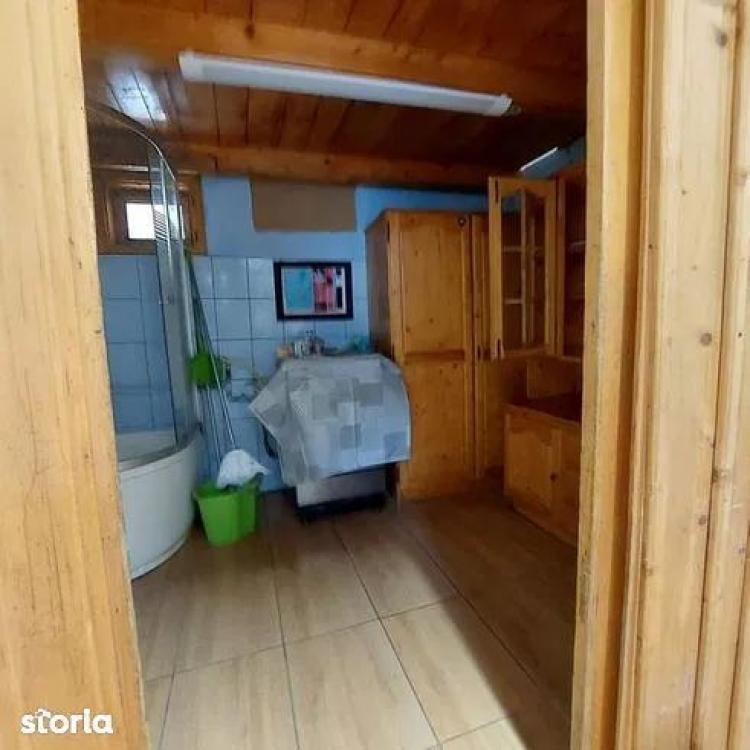 Garsoniera de 14 metri pătrați din Cluj, cu patul deasupra băii | Cât costă să o închiriezi 792823