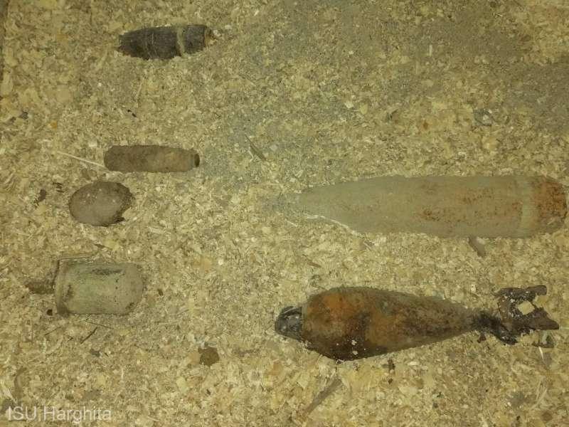 Descoperirea făcută de un bărbat cu un detector de metale în Harghita. Pirotehniştii au fost chemaţi de urgenţă 792818