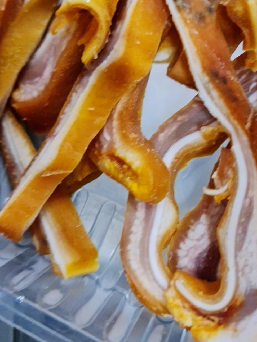 Protecția Consumatorilor, control în supermarketul unui mall din Cluj! 60 de kilograme de "urechi de porc crocante" au fost retrase de la vânzare 792791