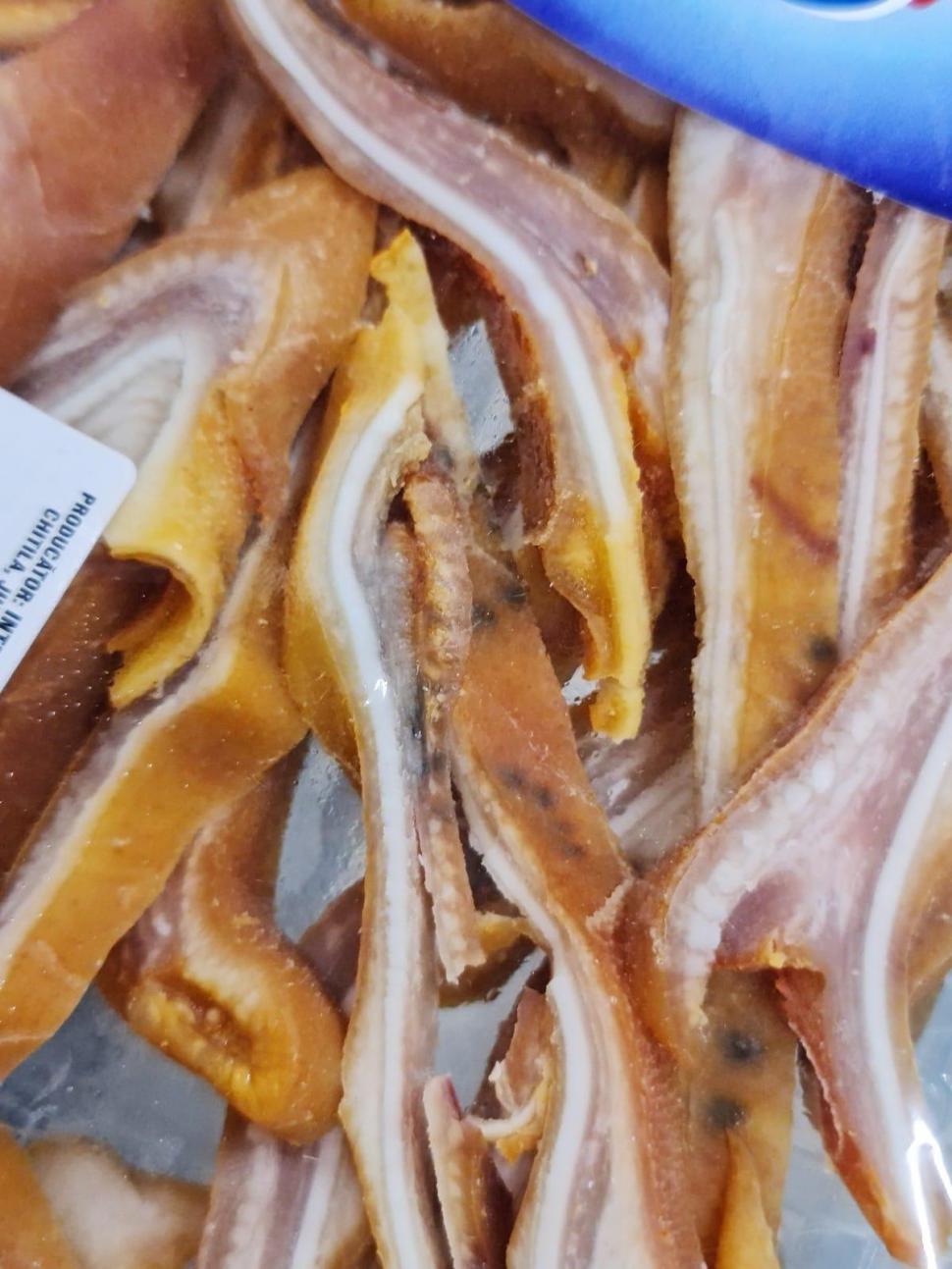 Protecția Consumatorilor, control în supermarketul unui mall din Cluj! 60 de kilograme de "urechi de porc crocante" au fost retrase de la vânzare 792793