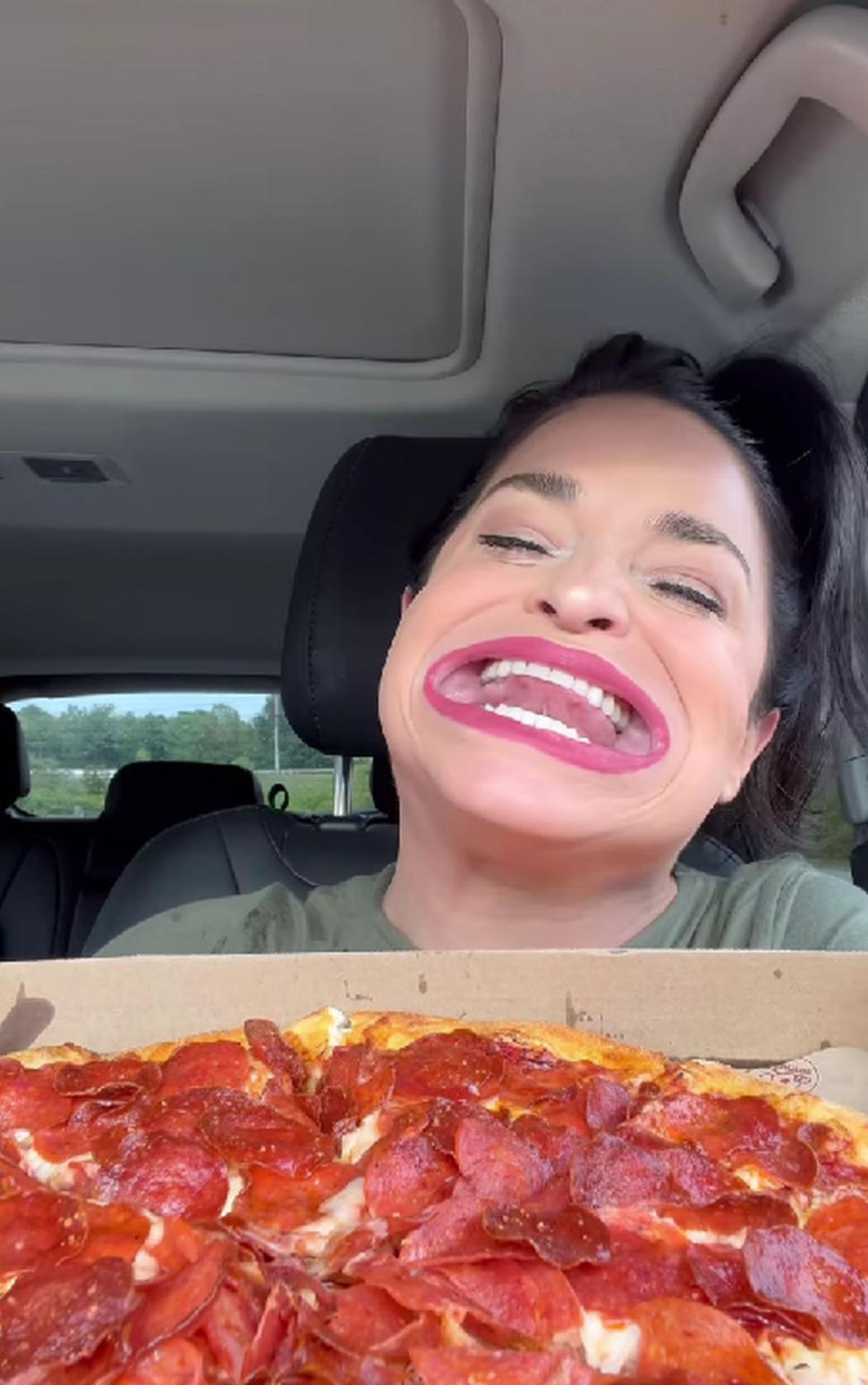 Femeia cu cea mai mare gură din lume a venit la iUmor. "Are 14,5 centimetri în lățime” 792747