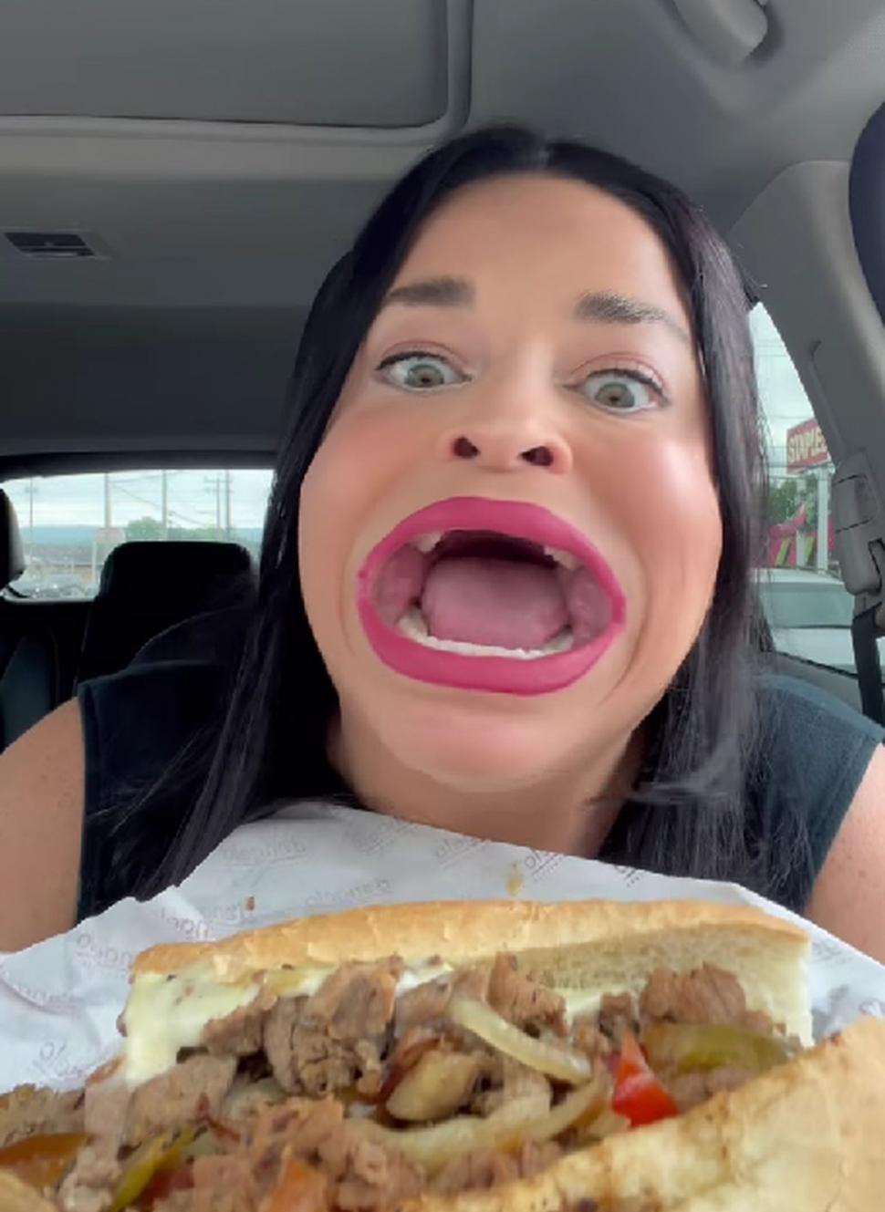 Femeia cu cea mai mare gură din lume a venit la iUmor. "Are 14,5 centimetri în lățime” 792749