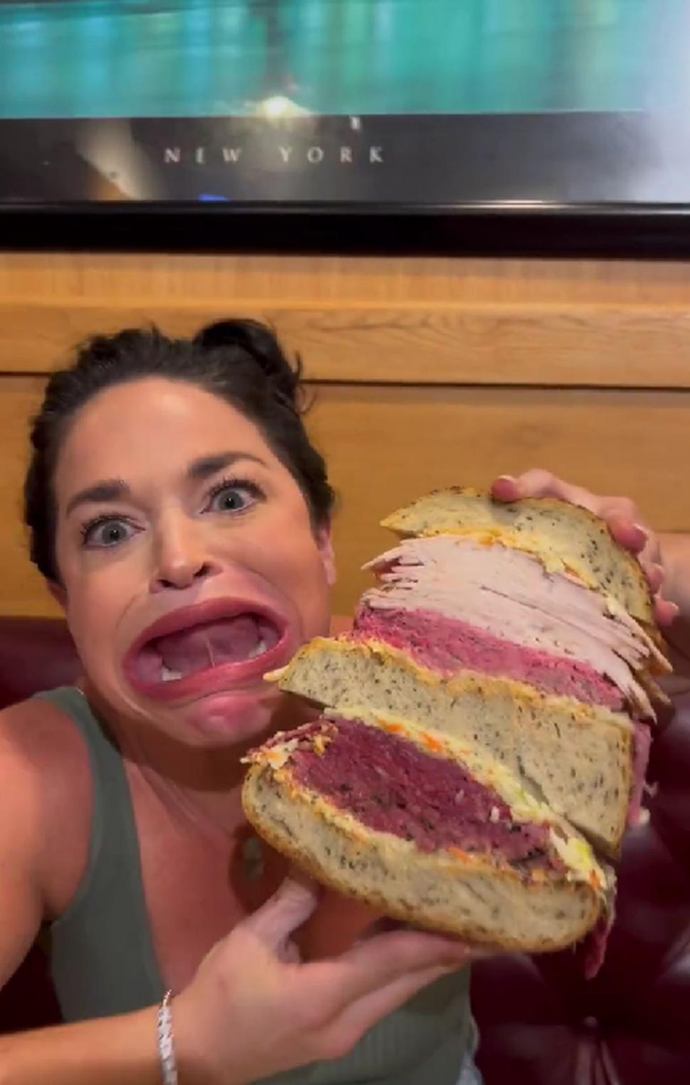 Femeia cu cea mai mare gură din lume a venit la iUmor. "Are 14,5 centimetri în lățime” 792751