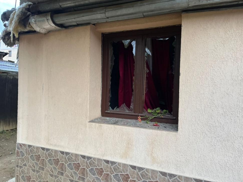 Explozie devastatoare într-un bloc din Vatra Dornei. 19 apartamente şi două maşini, distruse după o deflagraţie provocată de o butelie 792891
