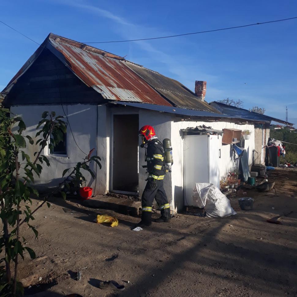 Două persoane au murit după o explozie urmată de incendiu la o casă din Argeş 793478