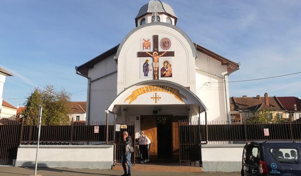 O icoană adusă de la Athos a lăcrimat într-o biserică din Sibiu. Preot: "Este o minune, un semn că Maica Domnului e vie" 793509