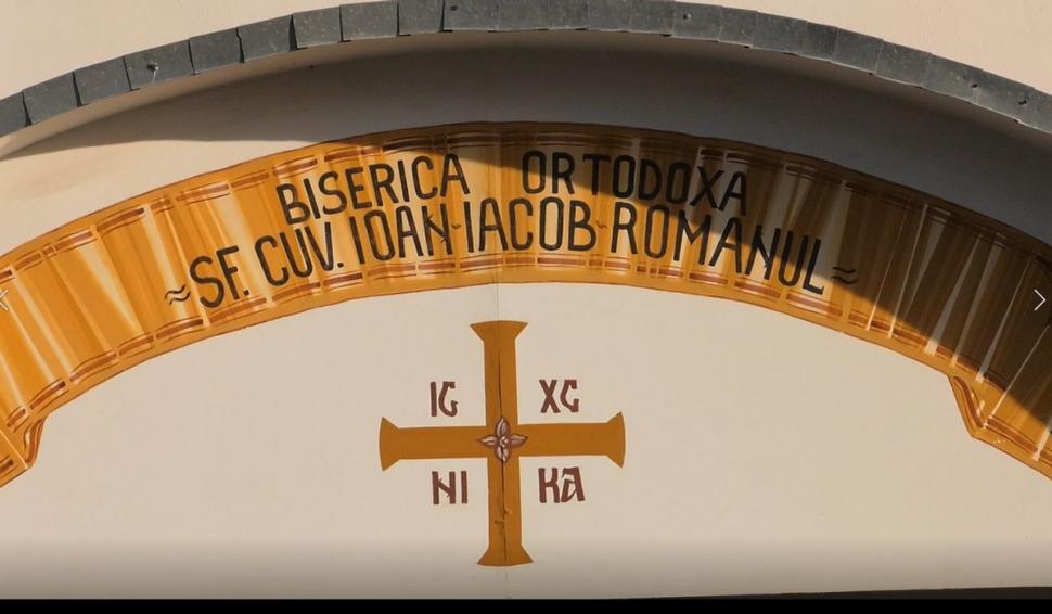 O icoană adusă de la Athos a lăcrimat într-o biserică din Sibiu. Preot: "Este o minune, un semn că Maica Domnului e vie" 793510