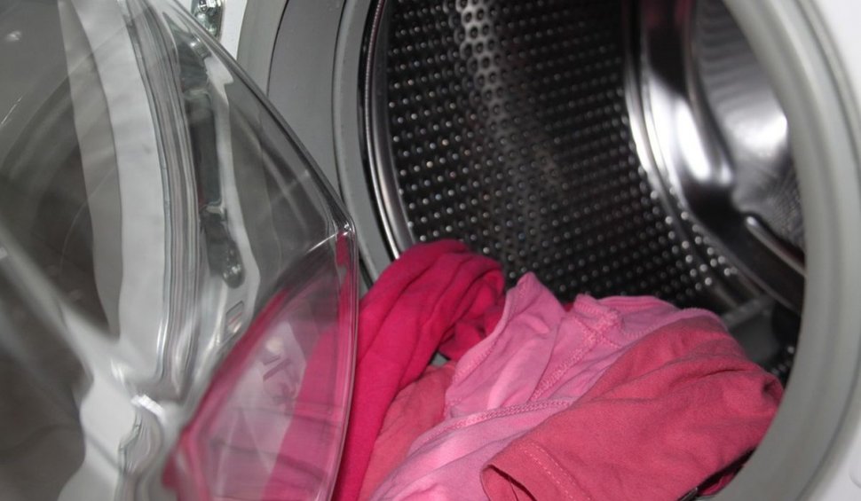 Trucul prin care scazi consumul de energie electrică la maşina de spălat. "Reducerea e de 50%"