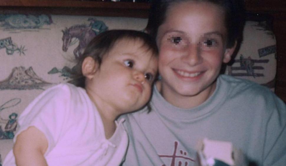 Recunoşti fetiţa din imagine? Azi e una din cele mai iubite cântăreţe ale momentului şi a avut un succes uriaş 793790