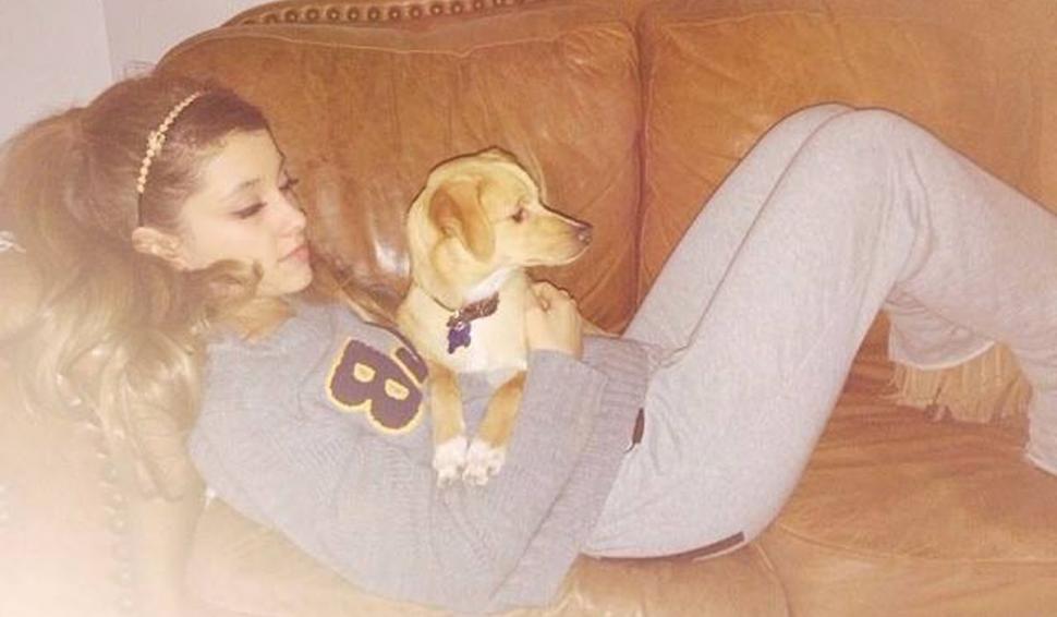 Recunoşti fetiţa din imagine? Azi e una din cele mai iubite cântăreţe ale momentului şi a avut un succes uriaş 793792