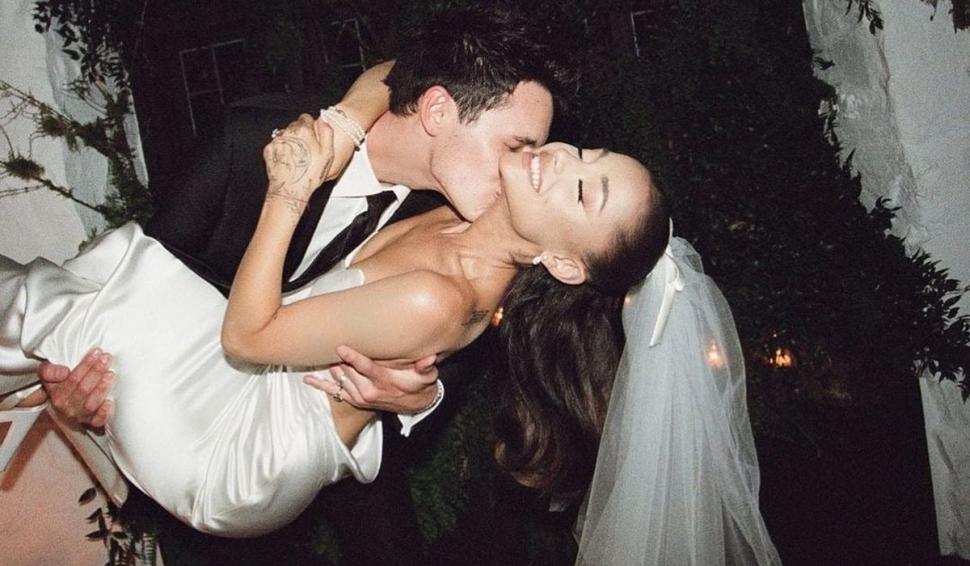 Recunoşti fetiţa din imagine? Azi e una din cele mai iubite cântăreţe ale momentului şi a avut un succes uriaş 793853