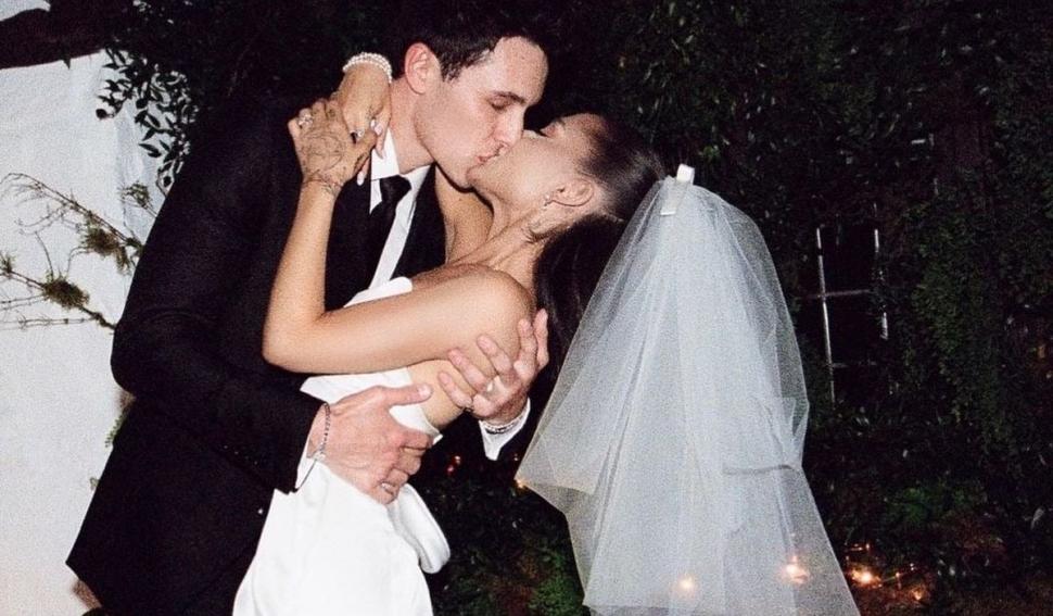 Recunoşti fetiţa din imagine? Azi e una din cele mai iubite cântăreţe ale momentului şi a avut un succes uriaş 793854