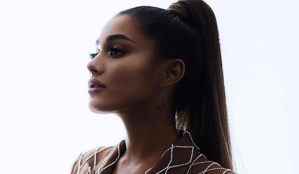 Recunoşti fetiţa din imagine? Azi e una din cele mai iubite cântăreţe ale momentului şi a avut un succes uriaş 793856