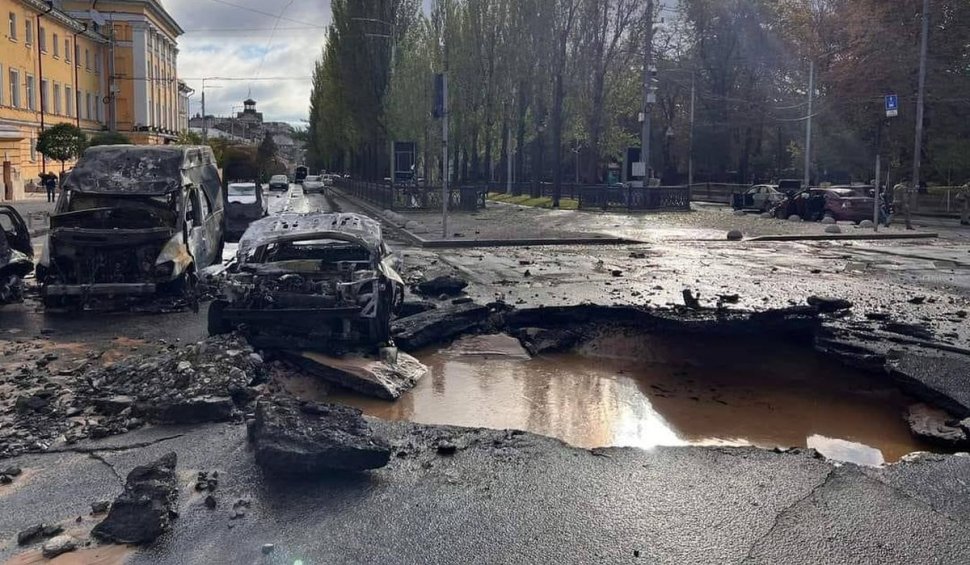 Crater uriaș în centrul Kievului, după atacul la oră de vârf | Putin amenință Ucraina cu noi lovituri