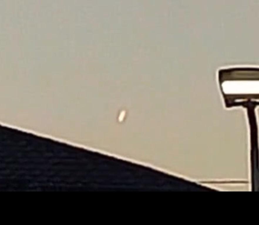 Formaţiune luminoasă misterioasă surprinsă pe cer în Iaşi. Profesor universitar: "Ciudățeniile se iau la întrecere" 794053