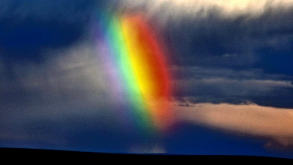 Formaţiune luminoasă misterioasă surprinsă pe cer în Iaşi. Profesor universitar: "Ciudățeniile se iau la întrecere" 794056