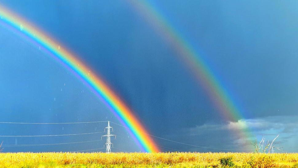 Formaţiune luminoasă misterioasă surprinsă pe cer în Iaşi. Profesor universitar: "Ciudățeniile se iau la întrecere" 794057