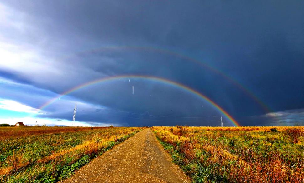 Formaţiune luminoasă misterioasă surprinsă pe cer în Iaşi. Profesor universitar: "Ciudățeniile se iau la întrecere" 794058