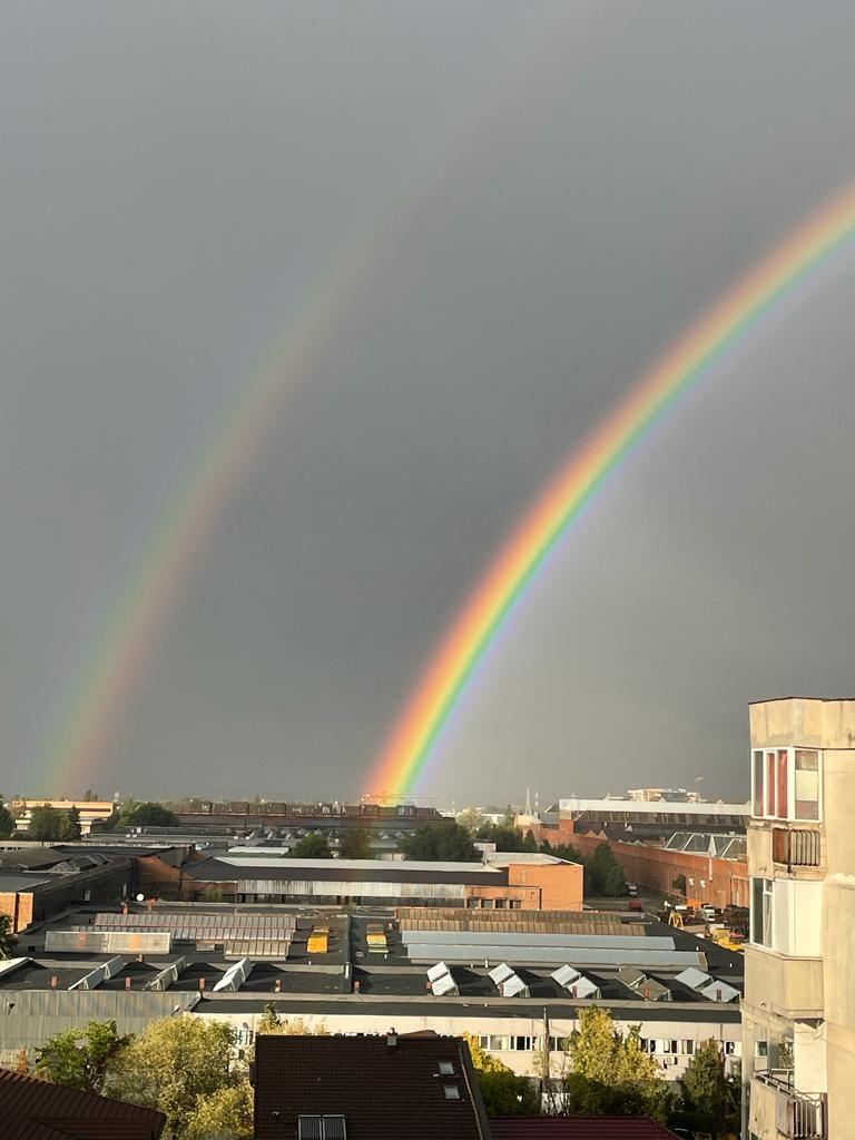 Formaţiune luminoasă misterioasă surprinsă pe cer în Iaşi. Profesor universitar: "Ciudățeniile se iau la întrecere" 794059