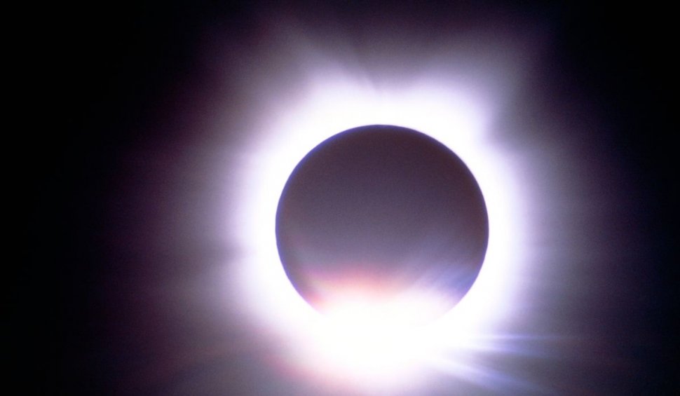 Eclipsă de Soare, vizibilă în România, pe 25 octombrie 2022: "Nu vă uitați la Soare fără filtre speciale"