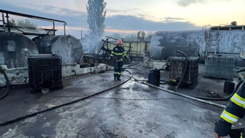 A fost pericol de explozie în urma unui incendiu de reziduuri petroliere din judeţul Prahova