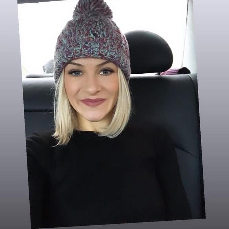 O polițistă din Iași a dat instituția în judecată. Mesajele primite de la șeful direct: ”Crăciun fericit și acum bătaia o meriți cu cureaua la...”  794269