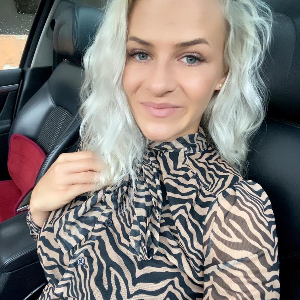 O polițistă din Iași a dat instituția în judecată. Mesajele primite de la șeful direct: ”Crăciun fericit și acum bătaia o meriți cu cureaua la...”  794271