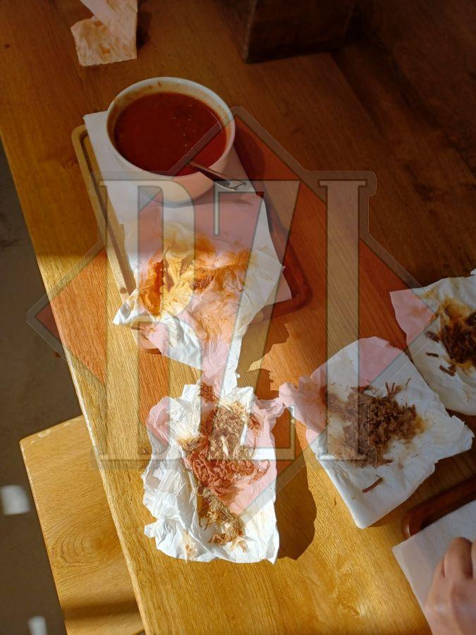 Ce a găsit un bărbat în ciorba de vită pe care a comandat-o la un restaurant din Iaşi: "Am simțit că îmi rămăsese ceva între dinți!" 794555