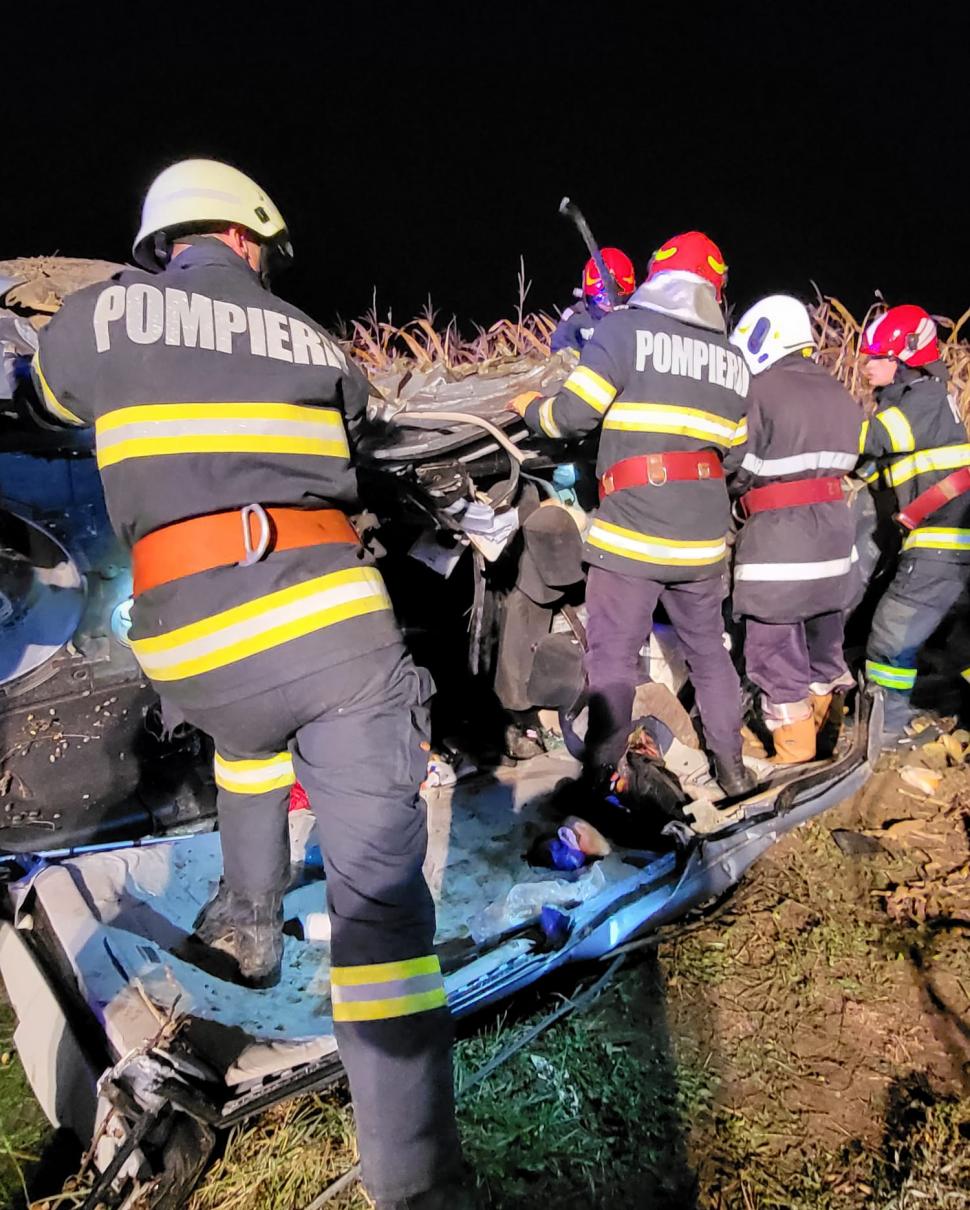 Familia moartă în accidentul de la Săbăoani, Neamț, venea de la pelerinajul închinat Sfintei Parascheva 794648