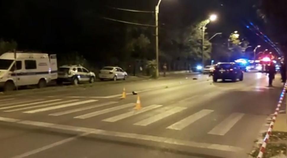 Indicatoare montate în Bucureşti, după accidentul în care un elev de 19 ani a murit pe o trecere de pietoni 794673