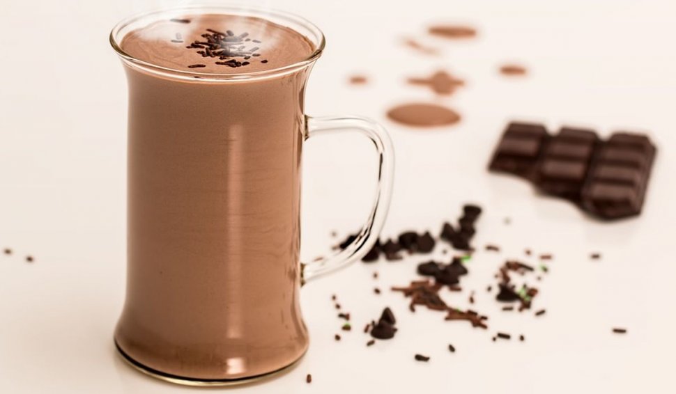 De ce nu e bine să bei lapte cu cacao. Pericolul din băutura copilăriei