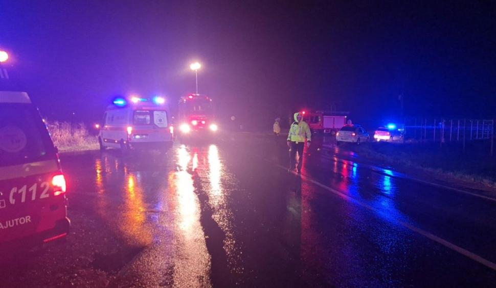 Patru oameni, printre care doi copii de 9 şi 11 ani, au murit într-un accident din Neamţ. Maşina lor s-a izbit de o autoutilitară 794565