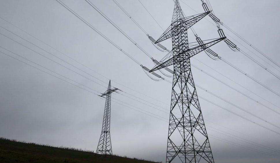 Producătorii de energie electrică din România, obligaţi să vândă ieftin către Republica Moldova