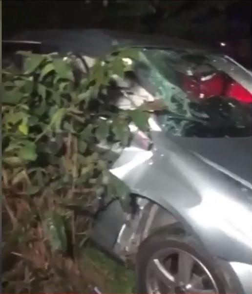 Un bărbat s-a filmat când a intrat intenţionat cu maşina în faţa trenului, în Lugoj 794835