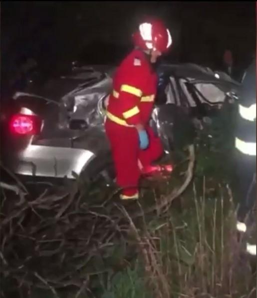 Un bărbat s-a filmat când a intrat intenţionat cu maşina în faţa trenului, în Lugoj 794840