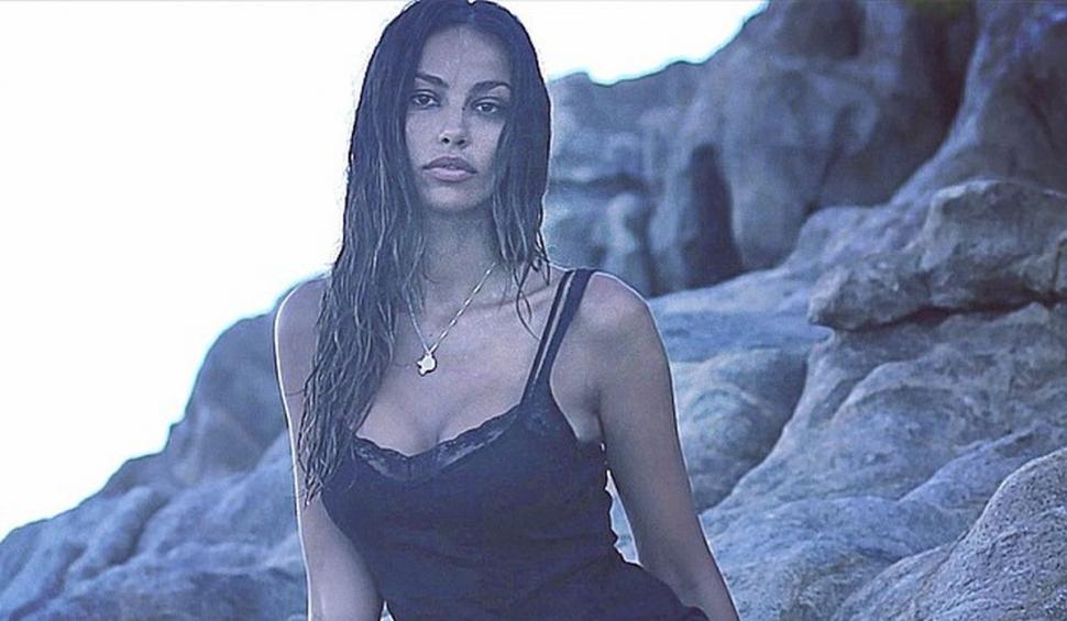 Ştii cine e fetiţa din imagine? Azi a ajuns cea mai frumoasă româncă după care întorc capul mulţi străini 794417