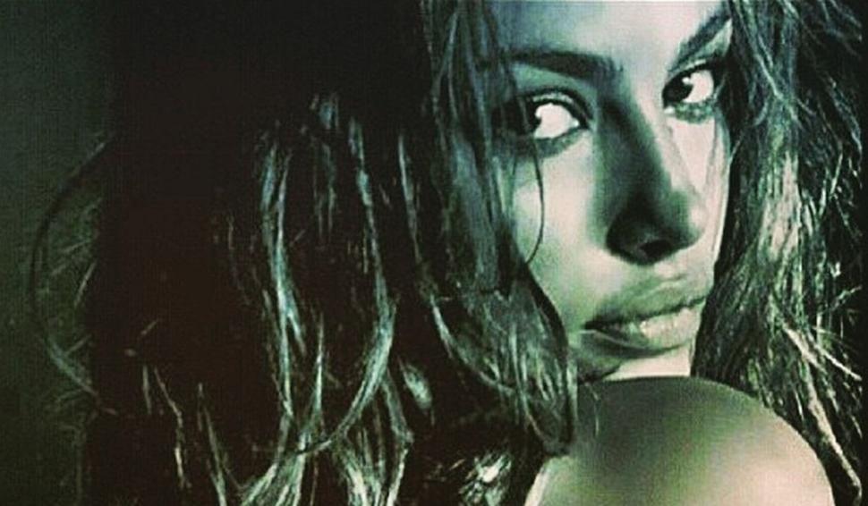 Ştii cine e fetiţa din imagine? Azi a ajuns cea mai frumoasă româncă după care întorc capul mulţi străini 794418