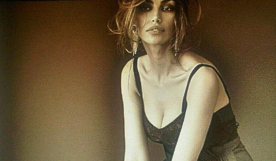 Ştii cine e fetiţa din imagine? Azi a ajuns cea mai frumoasă româncă după care întorc capul mulţi străini 794432