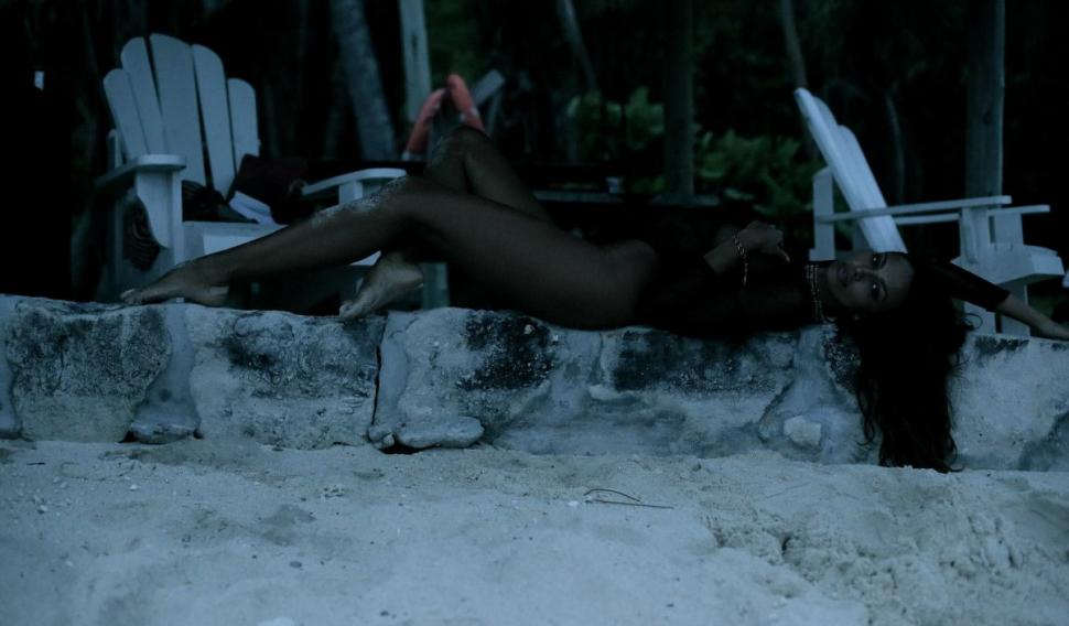 Ştii cine e fetiţa din imagine? Azi a ajuns cea mai frumoasă româncă după care întorc capul mulţi străini 794433