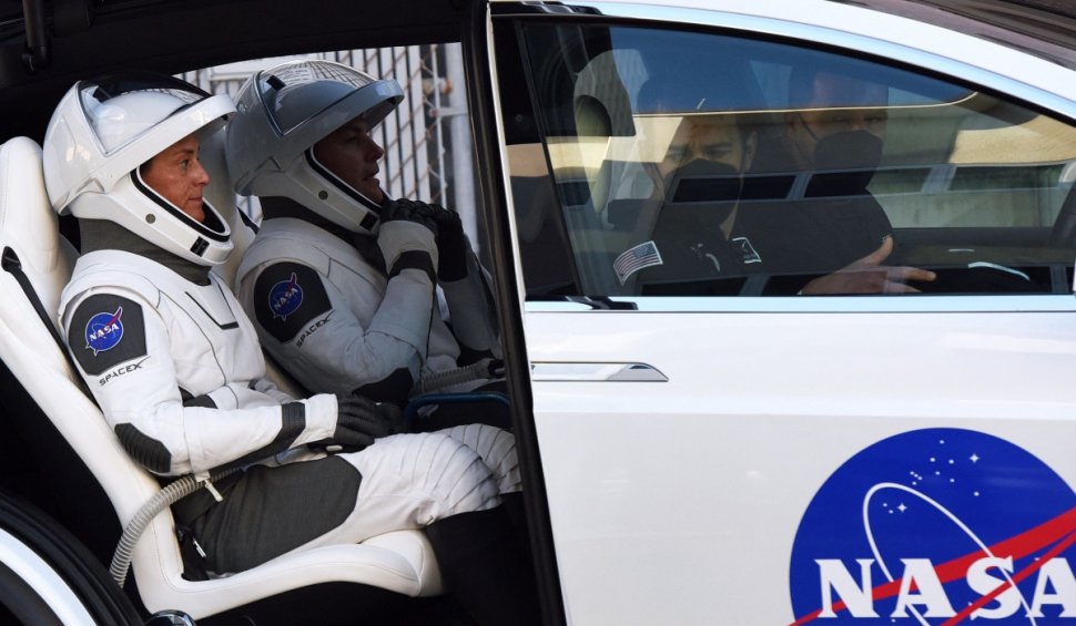 Patru astronauți s-au întors de pe stația spațială folosind o capsulă SpaceX
