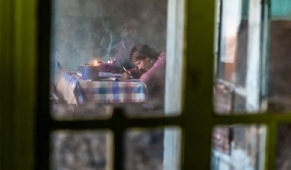 4 din 10 copii români trăiesc la limita sărăciei | Care sunt categoriile cele mai vulnerabile