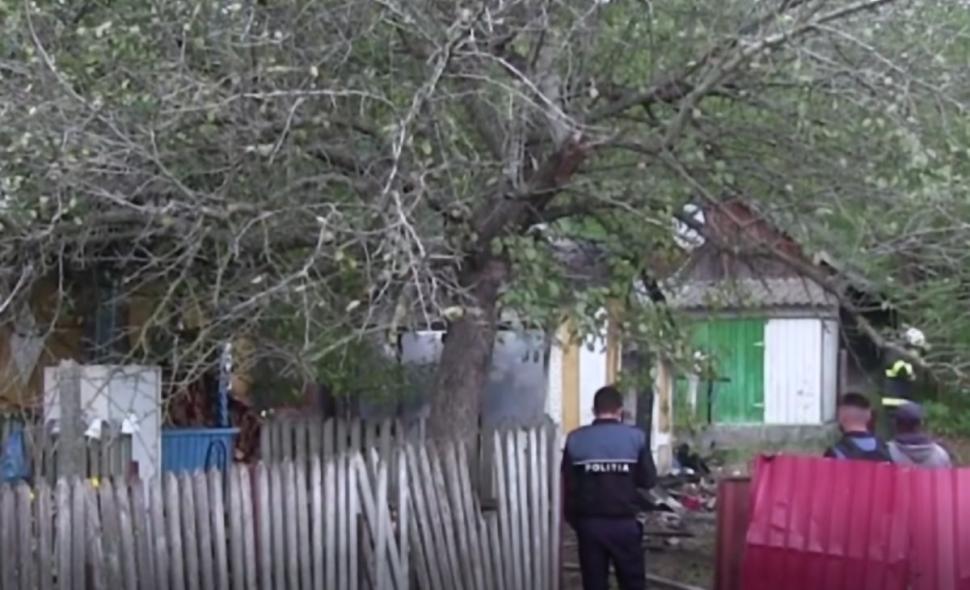 Un elev şi un bărbat din Vaslui au intrat prin foc pentru a salva o bătrână şi pe fiul acesteia 794924