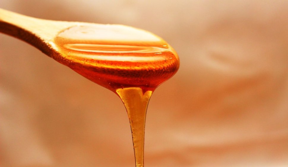 Testul care îţi arată dacă mierea este 100% naturală. Afli în 10 secunde dacă este contrafăcută sau nu
