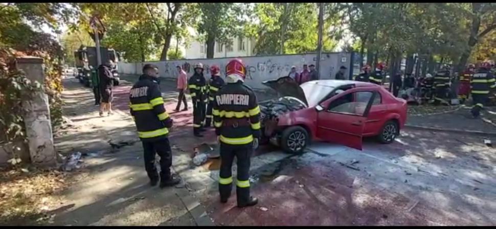 Un şofer de Uber şi două cliente, mama şi fiică, au ajuns la spital după un accident în Bucureşti 795138