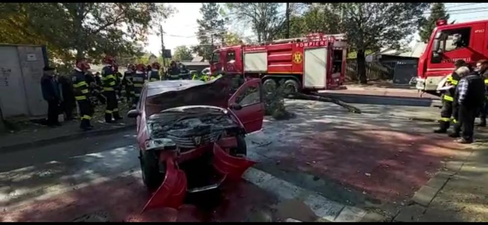 Un şofer de Uber şi două cliente, mama şi fiică, au ajuns la spital după un accident în Bucureşti 795141