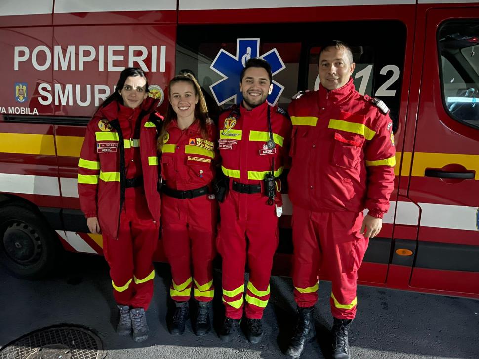 Gemeni născuți în ambulanță, salvaţi din ghearele morţii de medicii SMURD din Târgu Mureş 795203