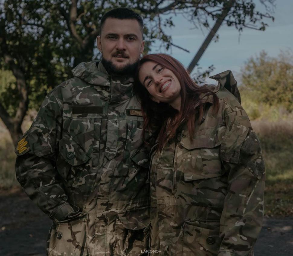 Cea mai cunoscută lunetistă din Ucraina s-a căsătorit în pădure, cu arma în mână 795197