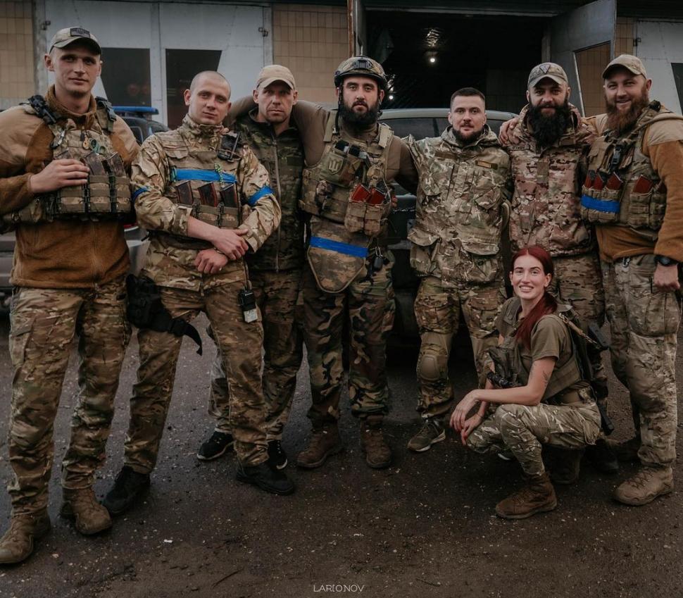 Cea mai cunoscută lunetistă din Ucraina s-a căsătorit în pădure, cu arma în mână 795198