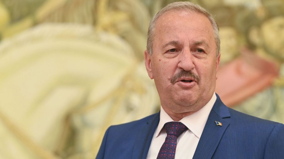 Vasile Dîncu, mustrat de premier dar rămâne în funcţia de ministru al Apărării